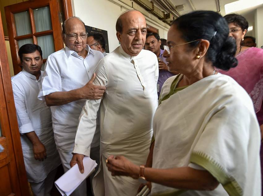 Trinmool Congress President, Mamta Banerjee, Anti BJP Front, Akhilesh Yadav, Mayawati, Sharad Pawar, BJP MP, Yashwant Sinha, Shtrughan Sinha, BJP Rebel