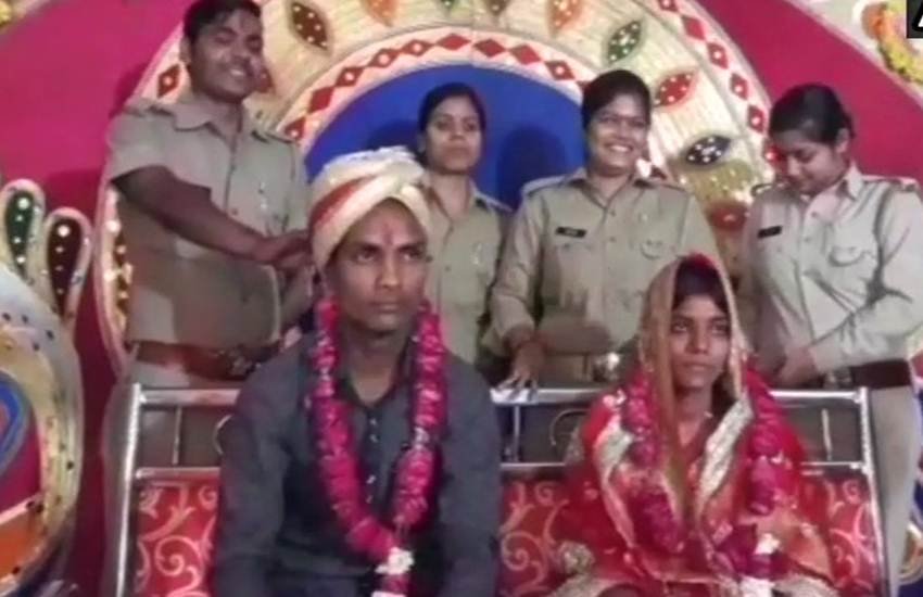 पुलिस स्टेशन में शादी (फोटो सोर्स- एएनआई ट्विटर)
