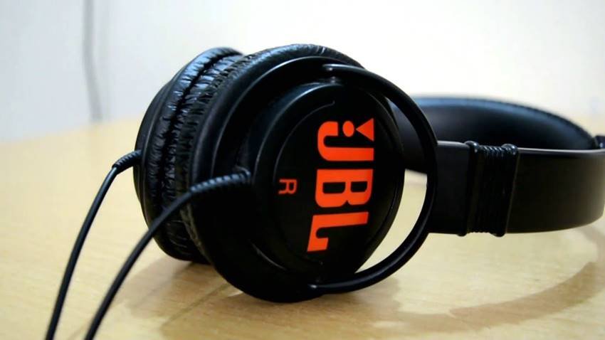 headphone, best headphone under 1k, headphone under rs. 1,000, Skullcandy S5LHZ-J576, Motorola Pulse 2, Sennheiser HD 180, Boat BassHeads 900, JBL C300SI, Sony MDR-ZX110A, Philips SHP1900/97