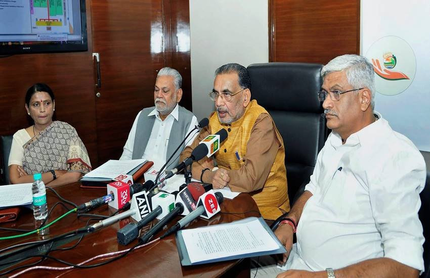 Agriculture Minister, Radha Mohan Singh, Krishi Unnati Mela, Indian Agricultural Research Institute, IARI, Farmers, Journalist question, Hindi news, Delhi news, News in Hindi, Jansatta