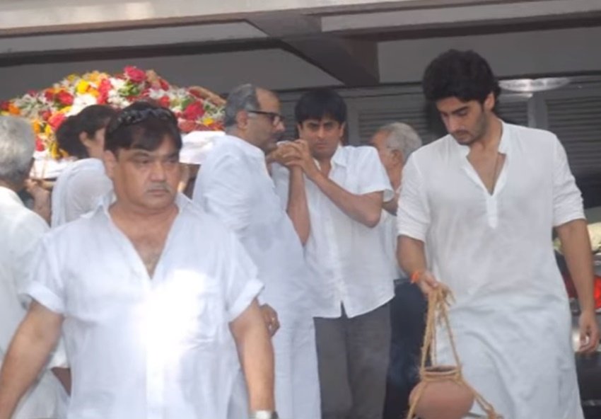 Mona Shourie Kapoor, Mona Shourie Kapoor photos, Mona Shourie Kapoor funeral, Mona Kapoors FUNERAL, Mona Shourie Kapoor funrel photos, Mona Shourie Kapoor Boney Kapoor wife, Boney Kapoor, Boney Kapoor wife mona kapoor, arjun kapoor, actor arjun kapoor, Boney Kapoor, sridevi, Boney Kapoor, janhavi kapoor, anshula kapoor, khushi kapoor, anil kapoor, sonam kapoor, entertainment, jansatta