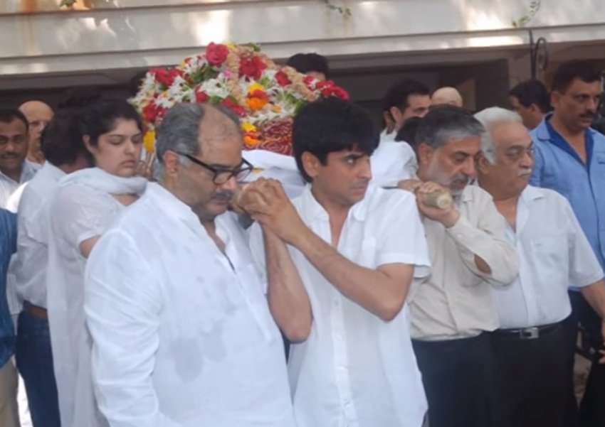 Mona Shourie Kapoor, Mona Shourie Kapoor photos, Mona Shourie Kapoor funeral, Mona Kapoors FUNERAL, Mona Shourie Kapoor funrel photos, Mona Shourie Kapoor Boney Kapoor wife, Boney Kapoor, Boney Kapoor wife mona kapoor, arjun kapoor, actor arjun kapoor, Boney Kapoor, sridevi, Boney Kapoor, janhavi kapoor, anshula kapoor, khushi kapoor, anil kapoor, sonam kapoor, entertainment, jansatta