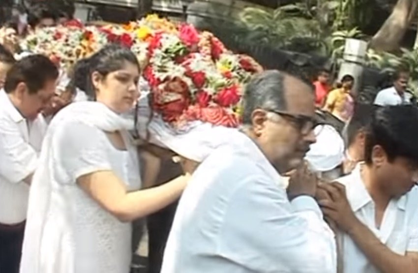 Mona Shourie Kapoor, Mona Shourie Kapoor photos, Mona Shourie Kapoor funeral, Mona Kapoors FUNERAL, Mona Shourie Kapoor funrel photos, Mona Shourie Kapoor Boney Kapoor wife, Boney Kapoor, Boney Kapoor wife mona kapoor, arjun kapoor, actor arjun kapoor, Boney Kapoor, sridevi, Boney Kapoor, janhavi kapoor, anshula kapoor, khushi kapoor, anil kapoor, sonam kapoor, entertainment, jansatta