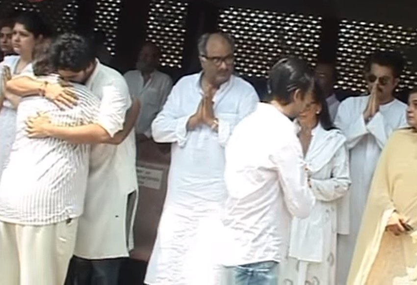 Mona Shourie Kapoor, Mona Shourie Kapoor photos, Mona Shourie Kapoor funeral, Mona Kapoors FUNERAL, Mona Shourie Kapoor funrel photos, Mona Shourie Kapoor Boney Kapoor wife, Boney Kapoor, Boney Kapoor wife mona kapoor, arjun kapoor, actor arjun kapoor, Boney Kapoor, sridevi, Boney Kapoor, janhavi kapoor, anshula kapoor, khushi kapoor, anil kapoor, sonam kapoor, entertainment, jansatta