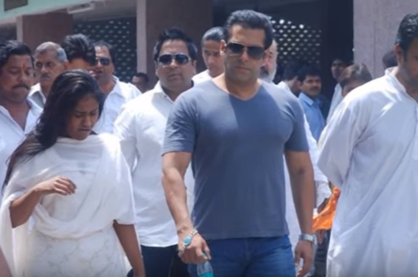 Mona Shourie Kapoor, Mona Shourie Kapoor photos, Mona Shourie Kapoor funeral, Mona Kapoors FUNERAL, Mona Shourie Kapoor funrel photos, Mona Shourie Kapoor Boney Kapoor wife, Boney Kapoor, Boney Kapoor wife mona kapoor, arjun kapoor, actor arjun kapoor, Boney Kapoor, sridevi, Boney Kapoor, janhavi kapoor, anshula kapoor, khushi kapoor, anil kapoor, sonam kapoor, entertainment, jansatta