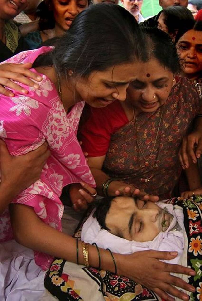 Mumbai bomb blast, Mumbai bomb blast 1993, Mumbai bomb blast pics, Mumbai bomb blast photos, Mumbai bomb blast pictures, Mumbai bomb blasts, Mumbai bomb blast story, Mumbai bomb blasts deaths, Mumbai bomb blast news, 1993 Mumbai bomb blast photos, photo gallery