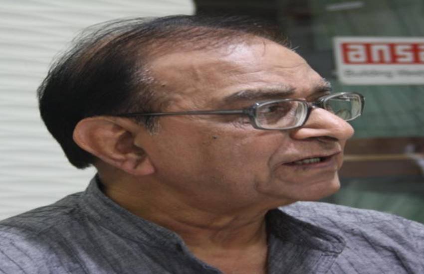 नरेंद्र मोहन की विशिष्ट रचनाएं’ और ‘कविता समग्र’ के दोनों भागों को पढ़ते हुए एक रचनाकार का शब्दों के साथ विधाओं से भी संघर्ष दिखता है।