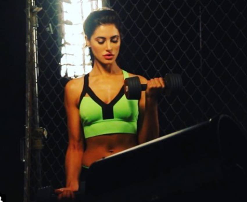 नरगिस सब्जियां, अंडे और केले खाना खूब पसंद करती हैं। शुगर प्रोसेस्ड फूड्स से वह परहेज करती हैं। इसके अलावा वह खुद भी खाना बनाने की शौकीन हैं और अलग-अलग तरह की डिशेड बनाती रहती हैं। इसके अलावा उन्हें दूध और ब्रेड भी बेहद पसंद है।