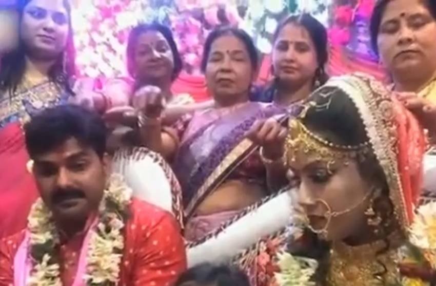 Pawan Singh, Pawan Singh marriage, Pawan Singh pics, Pawan Singh marriage photos, Pawan Singh marriage pictures, Lollipop Lagelu, Lollipop Lagelu Singer, Jyoti singh, Jyoti singh pics, neelam, Pawan Singh wife, Second Time, Second Time of pawan singh, photo gallery