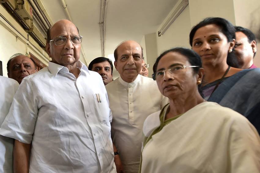 Trinmool Congress President, Mamta Banerjee, Anti BJP Front, Akhilesh Yadav, Mayawati, Sharad Pawar, BJP MP, Yashwant Sinha, Shtrughan Sinha, BJP Rebel