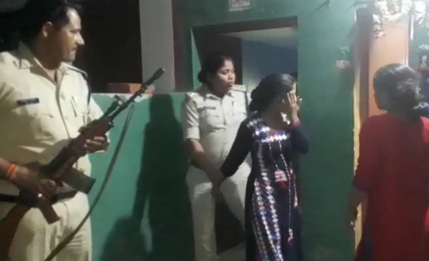 Police Raids, Police Raids news, Police Raids pics, Police Raids photos, Police Raids in mp, Police Raids in panna, Red Light, Red Light in mp, Red Light pics, Red Light photos, Red Light area, Red Light Area pics, Red Light Area photos, Red Light Area pictures, Panna District, Panna District news, photo gallery