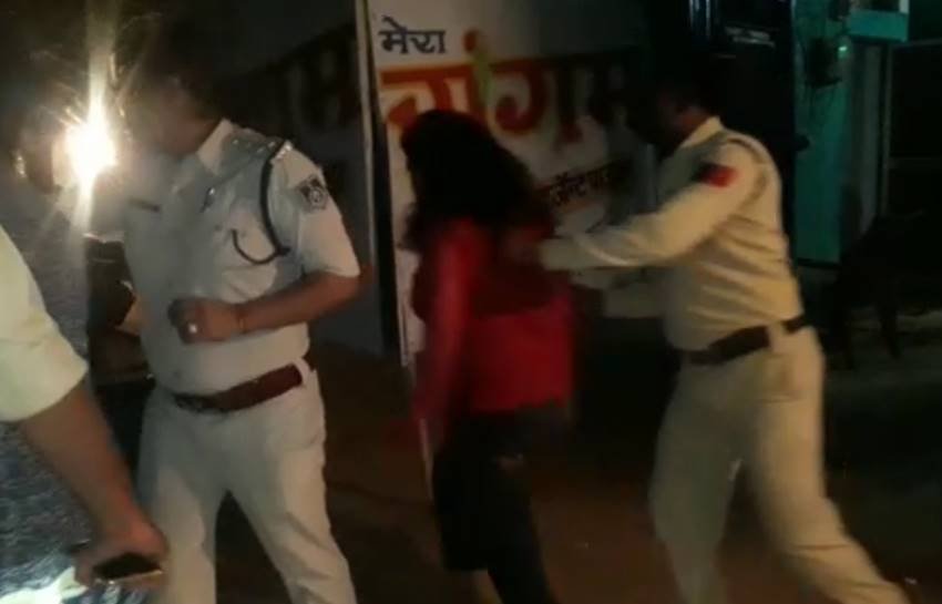 Police Raids, Police Raids news, Police Raids pics, Police Raids photos, Police Raids in mp, Police Raids in panna, Red Light, Red Light in mp, Red Light pics, Red Light photos, Red Light area, Red Light Area pics, Red Light Area photos, Red Light Area pictures, Panna District, Panna District news, photo gallery