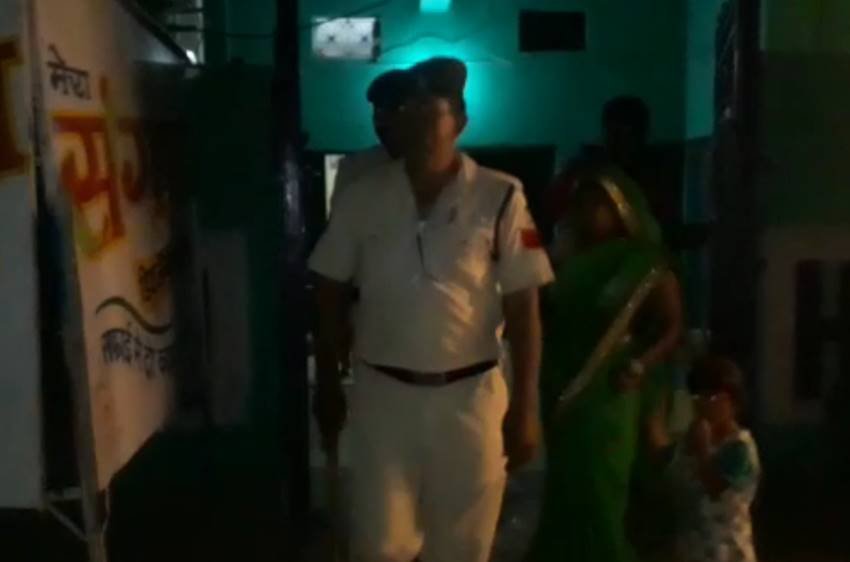Police Raids, Police Raids news, Police Raids pics, Police Raids photos, Police Raids in mp, Police Raids in panna, Red Light, Red Light in mp, Red Light pics, Red Light photos, Red Light area, Red Light Area pics, Red Light Area photos, Red Light Area pictures, Panna District, Panna District news, photo gallery
