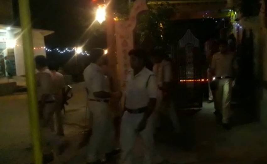 Police Raids, Police Raids news, Police Raids pics, Police Raids photos, Police Raids in mp, Police Raids in panna, Red Light, Red Light in mp, Red Light pics, Red Light photos, Red Light area, Red Light Area pics, Red Light Area photos, Red Light Area pictures, Panna District, Panna District news, photo gallery