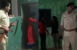Police Raids, Police Raids news, Police Raids pics, Police Raids photos, Police Raids in mp, Police Raids in panna, Red Light, Red Light in mp, Red Light pics, Red Light photos, Red Light area, Red Light Area pics, Red Light Area photos, Red Light Area pictures, Panna District, Panna District news, photo gallery