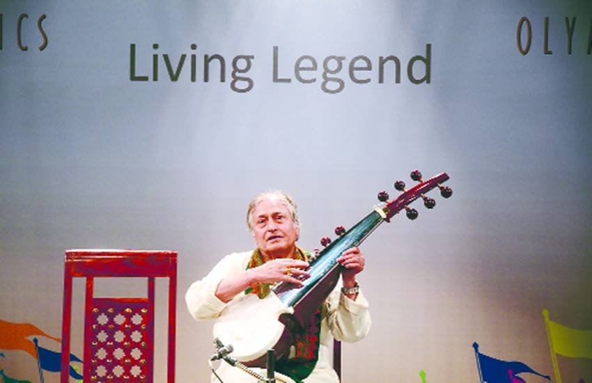 अल्फाज सरोद वादक अमजद अली खां।