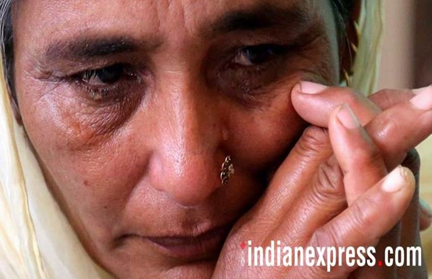 पंजाब में नशीले पदार्थ का सेवन करने के कारण बेटे के खोने से गमजदा मां। (फोटो सोर्स: एक्‍सप्रेस फोटो, गुरमीत सिंह)