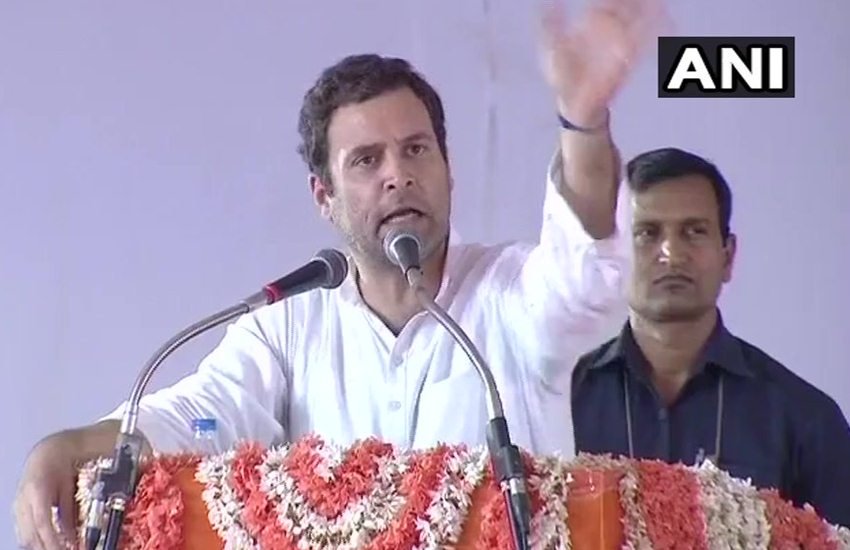 चिकमंगलूर में चुनावी सभा को संबोधित करते राहुल गांधी।