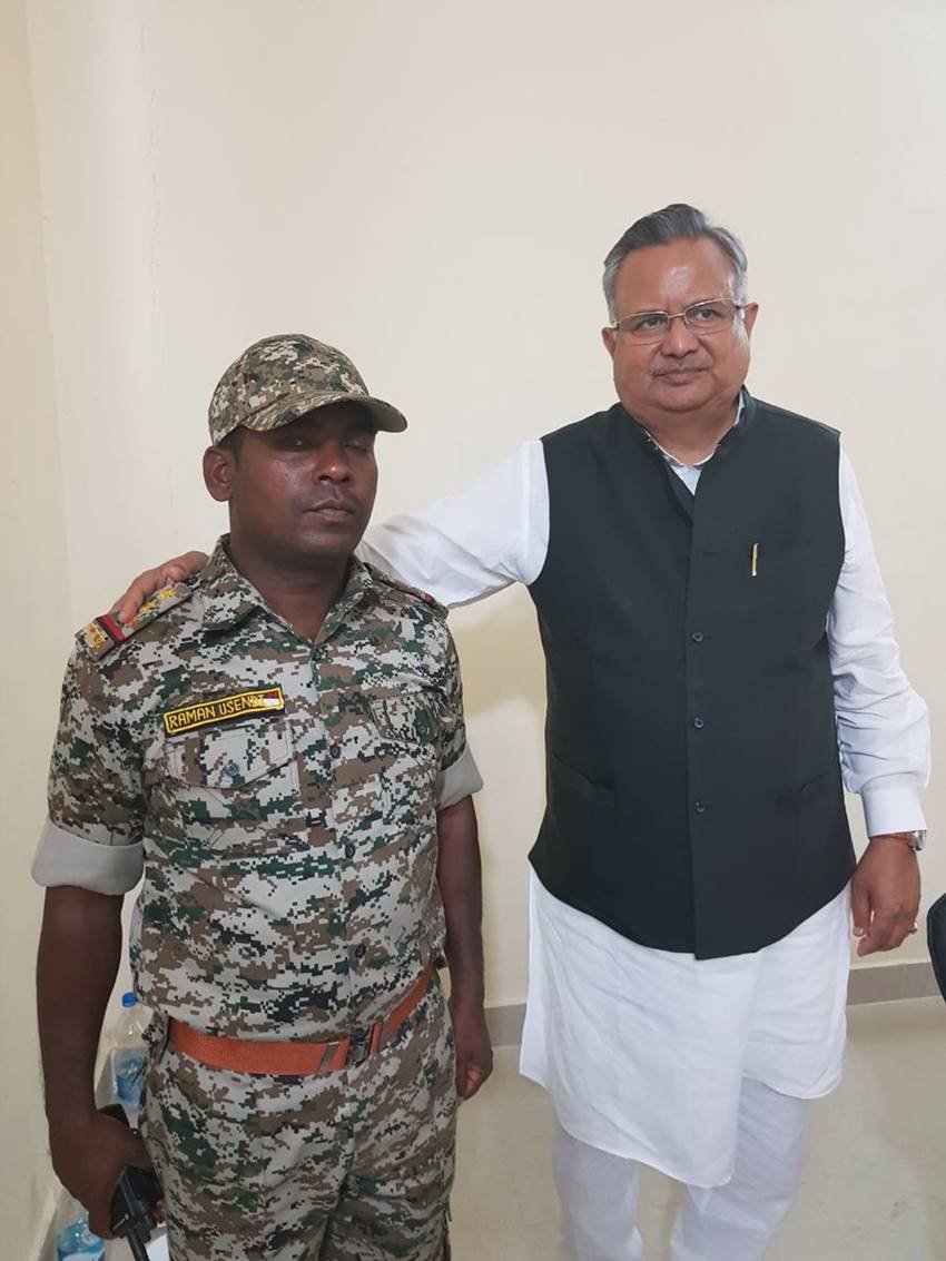 Dr Raman Singh, Dr Raman Singh in village, Dr Raman Singh pics, cm Dr Raman Singh, Dr Raman Singh cm, Dr Raman Singh in chhattisgarh, Chief Minister of Chhattisgarh Dr Raman Singh, Chief Minister of Chhattisgarh, Dr Raman Singh Reachs Village, Raman Singh Reachs Village, Met to People, Raman Singh state, photo gallery