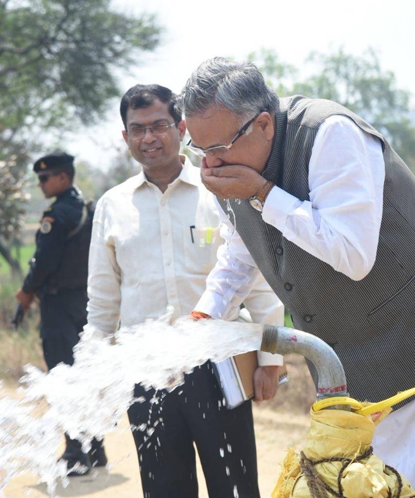 Dr Raman Singh, Dr Raman Singh in village, Dr Raman Singh pics, cm Dr Raman Singh, Dr Raman Singh cm, Dr Raman Singh in chhattisgarh, Chief Minister of Chhattisgarh Dr Raman Singh, Chief Minister of Chhattisgarh, Dr Raman Singh Reachs Village, Raman Singh Reachs Village, Met to People, Raman Singh state, photo gallery