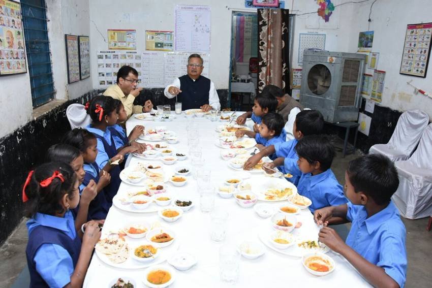 Dr Raman Singh, Dr Raman Singh in village, Dr Raman Singh pics, cm Dr Raman Singh, Dr Raman Singh cm, Dr Raman Singh in chhattisgarh, Chief Minister of Chhattisgarh Dr Raman Singh, Chief Minister of Chhattisgarh, Dr Raman Singh Reachs Village, Raman Singh Reachs Village, Met to People, Raman Singh state, photo gallery