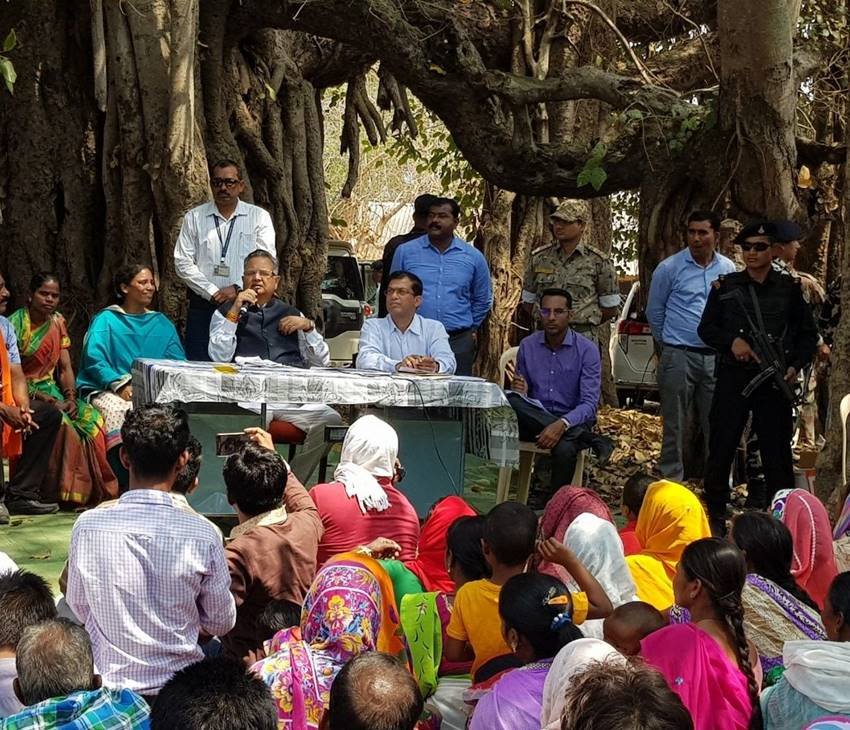 Dr Raman Singh, Dr Raman Singh in village, Dr Raman Singh pics, cm Dr Raman Singh, Dr Raman Singh cm, Dr Raman Singh in chhattisgarh, Chief Minister of Chhattisgarh Dr Raman Singh, Chief Minister of Chhattisgarh, Dr Raman Singh Reachs Village, Raman Singh Reachs Village, Met to People, Raman Singh state, photo gallery