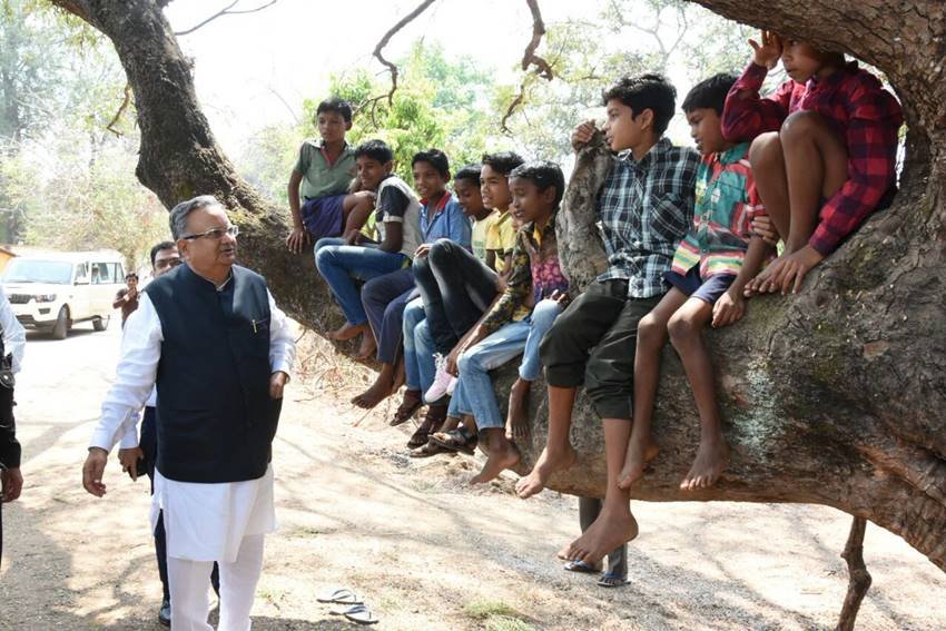 Dr Raman Singh, Dr Raman Singh in village, Dr Raman Singh pics, cm Dr Raman Singh, Dr Raman Singh cm, Dr Raman Singh in chhattisgarh, Chief Minister of Chhattisgarh Dr Raman Singh, Chief Minister of Chhattisgarh, Dr Raman Singh Reachs Village, Raman Singh Reachs Village, Met to People, Raman Singh state, photo gallery