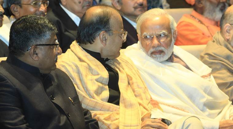 सरकार सुप्रीम कोर्ट के समक्ष अगले हफ्ते समीक्षा याचिका दायर करके अनुसूचित जाति और अनुसूचित जनजाति के कथित उत्पीड़न के मामले में स्वत: गिरफ्तारी और मामला दर्ज किए जाने पर रोक लगाने वाले उसके आदेश को चुनौती देगी। 