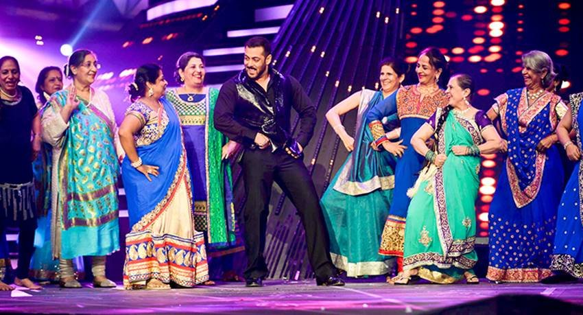 Ranbir Kapoor, Salman Khan, Hrithik Roshan, Sonakshi Sinha, Ranveer Singh, Katrina Kaif, Priyanka Chopra, Akshay Kumar, Shah Rukh Khan, Ranveer Singh Will Charge, Charge 5 Crores, 5 Crores For Performing, 15 Minutes at IPL 2018, Know Others Fees, actor fee, actress fee, fee for private functions, actress fee list, actors fee list, ipl 11, ipl, ipl opening ceremony 2018, ipl opening ceremony 11, photo gallery