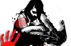 मोटरसाइकिल पर नाबालिग को सुनसान जगह ले जा रहा था पुलिसवाला, गांववालों ने दौड़ाया
