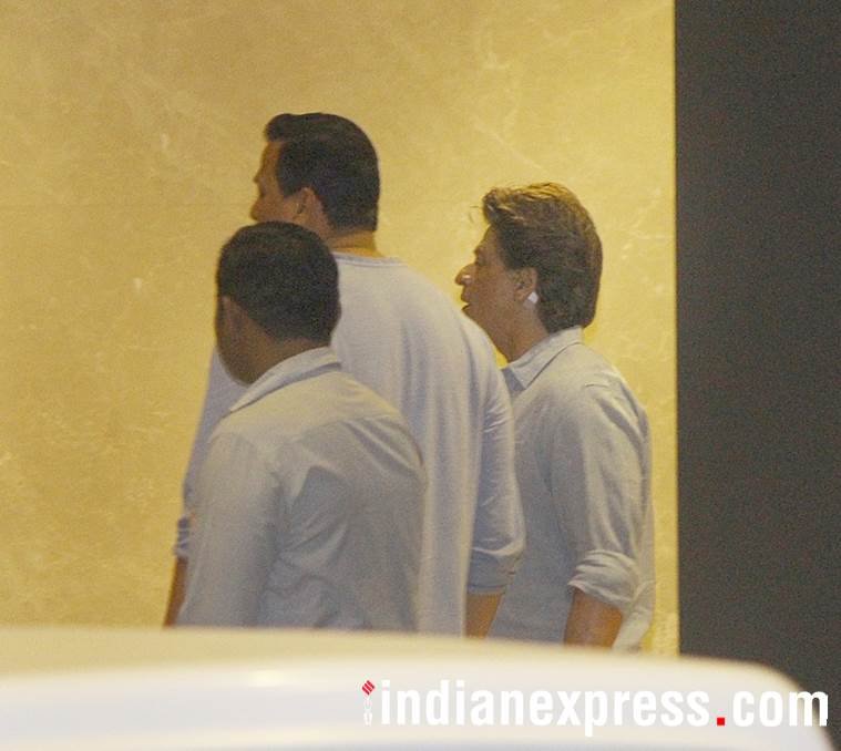 hah rukh khan, gauri khan, srk gauri, srk gauri dinner date, shahrukh khan, srk gauri photos, srk gauri latest photos, srk gauri news, srk gauri family, srk gauri love, srk films, srk gauri dinner date photos