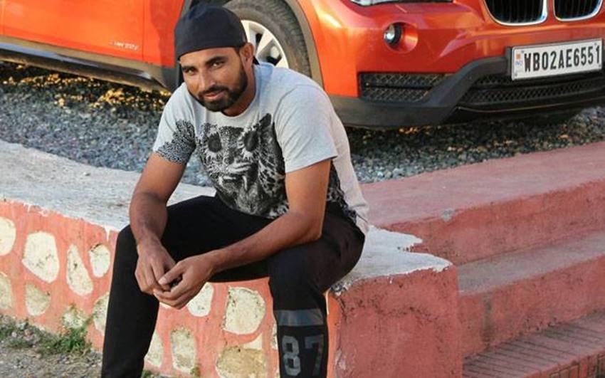 मोहम्मद शमी ने भारत के लिए 30 टेस्ट मैचों की 58 पारियों में 3.38 की इकॉनमी के साथ 110 विकेट लिए हैं। इस दौरान उन्होंने 3 बार पांच शिकार किए हैं। वहीं 50 वनडे में ये राइट आर्म फास्ट-मीडियम गेंदबाज 91 शिकार कर चुका है।