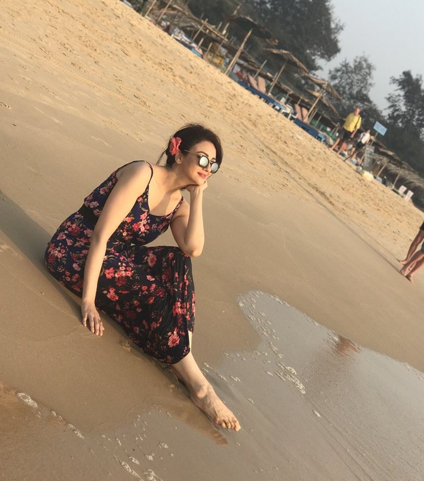 saumya tandon, &TV, saumya tandon, actress saumya tandon, saumya tandon hot photos, gori mem, anita bhabhi, vibhuti narayan, anguri bhabhi, angoori bhabhi, saumya tandon bold photos, saumya tandon in goa, saumya tandon glamourous look, saumya tandon, Bhabhiji ghar par hain, television, entertainment, jansatta