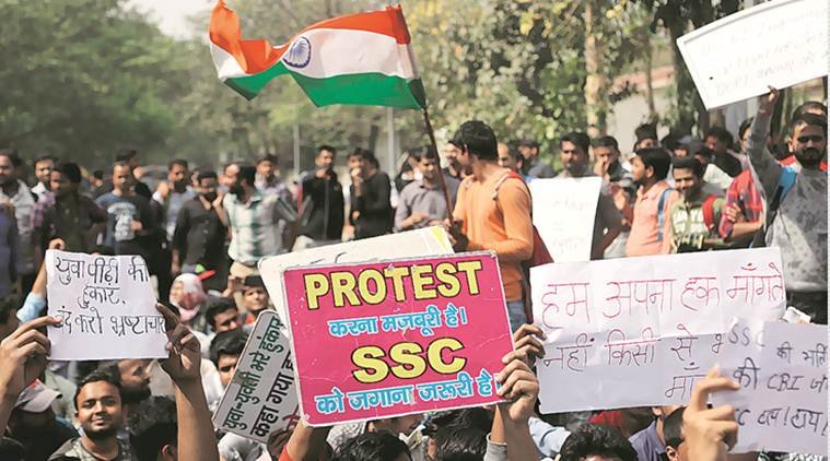  पेपर लीक होने के बाद छात्रों का प्रदर्शन (Express Photo/Abhinav Saha)