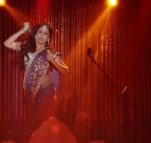 urmila matondkar, urmila, blackmail, bewafa beauty, blackmail new song, urmila matondkar songs, amit trivedi, urmila matondkar photos, irrfan khan