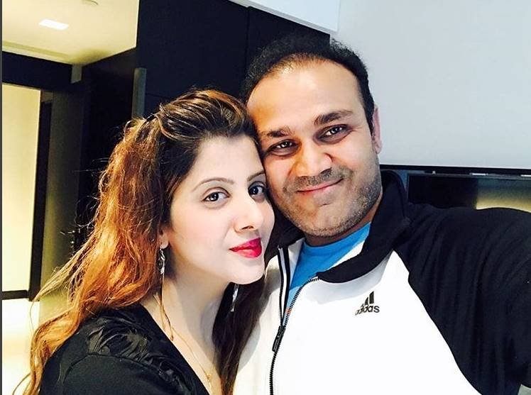 "Cricketer Virender sehwag, Virender sehwag, Aarti Ahlawat, Wife of Virender sehwag, Sehwag and Aarti photo on instagram, Instagram photo, Instagram photo of virender sehwag, Jansatta New