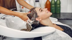 Hair Care: बालों को मजबूत बनाने के लिए इस तरह करें शैंपू का इस्तेमाल, हानिकारक केमिकल का प्रभाव हो सकता है कम!