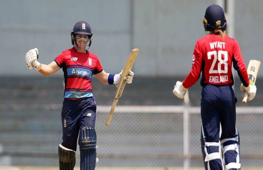 इस लक्ष्य को इंग्लैंड की टीम ने सात विकेट रहते ही हासिल कर लिया।(फोटो सोर्स- ट्विटर)