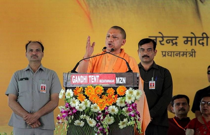 गाजियाबाद में जनसभा को संबोधित करते उत्‍तर प्रदेश के मुख्‍यमंत्री योगी आदित्‍यनाथ। (फोटो सोर्स: पीटीआई)