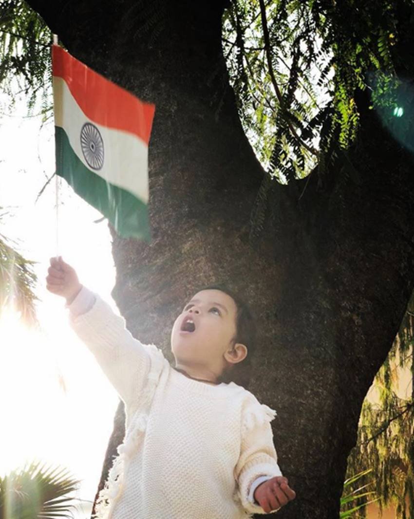 Mahendra Singh Dhoni, Mahendra Singh Dhoni daughter, Ziva, Ziva pics, Ziva photos, Ziva wallpapers, Ziva hd pics, Ziva new pics, Ziva holi pics, Ziva holi photos, Ziva Also Celebrated Holi, Dhoni Daughter Ziva, photo gallery