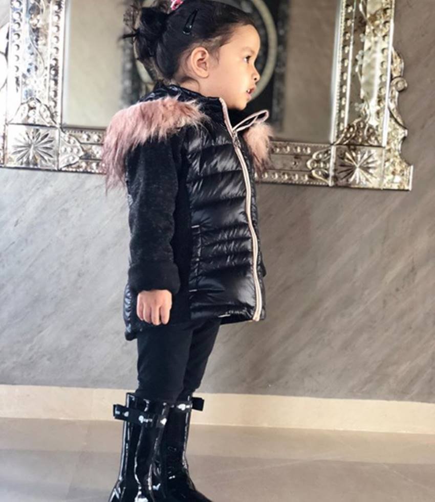Mahendra Singh Dhoni, Mahendra Singh Dhoni daughter, Ziva, Ziva pics, Ziva photos, Ziva wallpapers, Ziva hd pics, Ziva new pics, Ziva holi pics, Ziva holi photos, Ziva Also Celebrated Holi, Dhoni Daughter Ziva, photo gallery