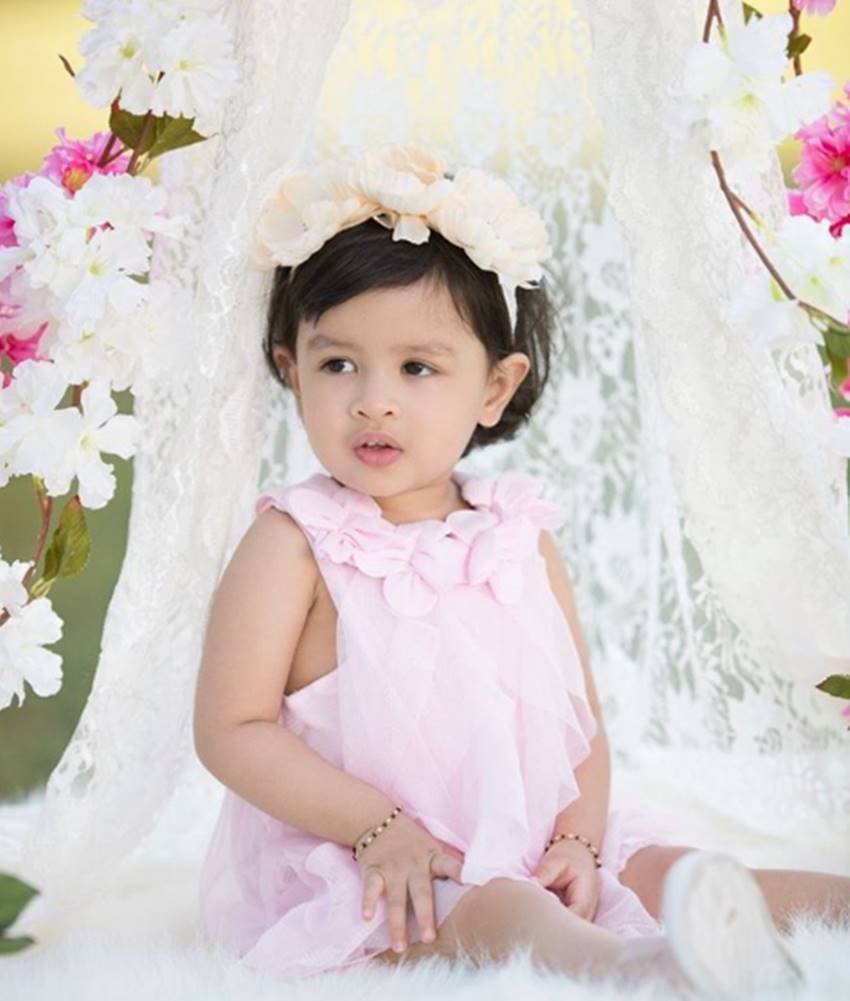Mahendra Singh Dhoni, Mahendra Singh Dhoni daughter, Ziva, Ziva pics, Ziva photos, Ziva wallpapers, Ziva hd pics, Ziva new pics, Ziva holi pics, Ziva holi photos, Ziva Also Celebrated Holi, Dhoni Daughter Ziva, photo gallery