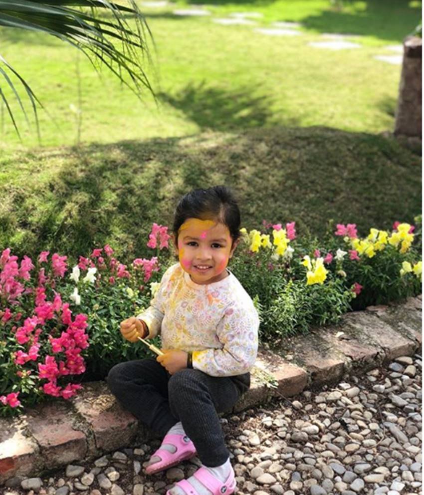 Mahendra Singh Dhoni, Mahendra Singh Dhoni daughter, Ziva, Ziva pics, Ziva photos, Ziva wallpapers, Ziva hd pics, Ziva new pics, Ziva holi pics, Ziva holi photos, Ziva Also Celebrated Holi, Dhoni Daughter Ziva, photo gallery