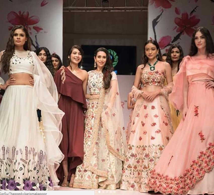 Karisma kapoor, Karisma kapoor walking in a ramp, Karisma kapoor looking gorgeous, Karisma kapoor in off white flowring lehnga, see pictures of Karisma kapoor, entertainment news, bollywood news, television news, entertainment news, bollywood news, television news, entertainment news, bollywood news, television news
