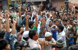 यूपी: बीजेपी नेता ने मुसलमानों को खिलाई कसम, कहा- अल्लाह की कसम खाओ कि मोदी को ही दोगे वोट