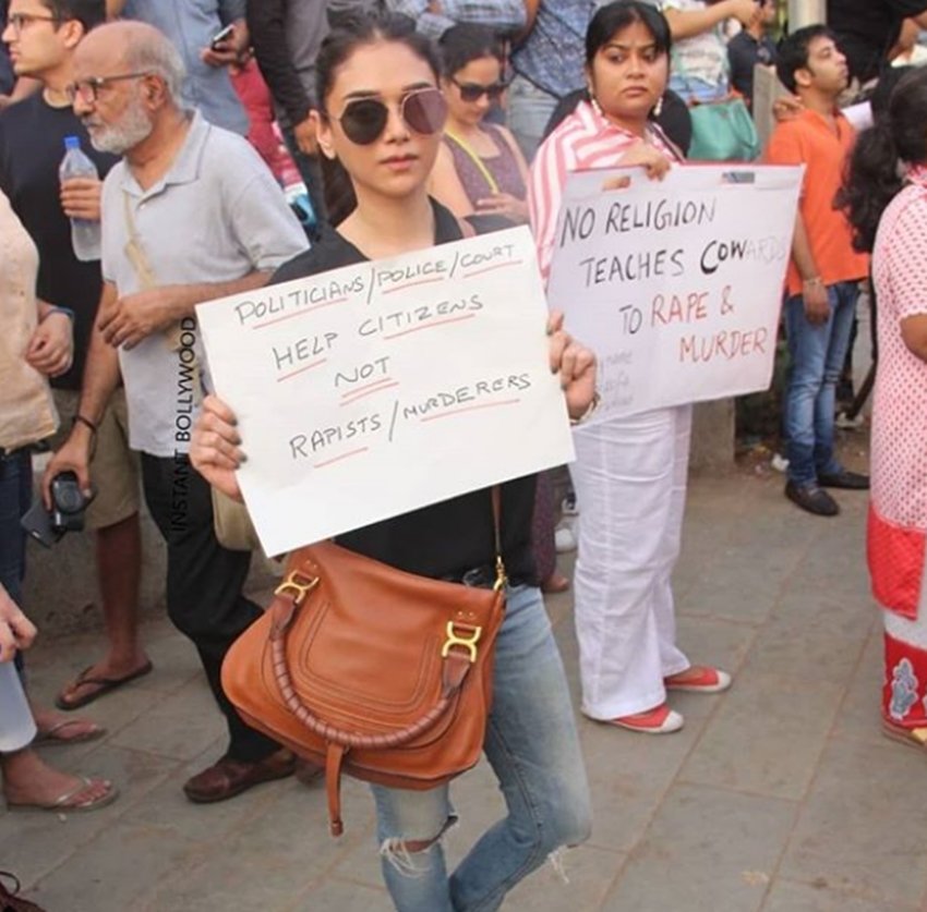 Twinkle Khanna, Aarav, Aditi Rao Hydari, Rajkummar Rao, patrlekha, kalki, vishal dadlani stand for justice, rape victims, video of Twinkle Khanna, Twinkle Khanna with son aarav, Rajkummar Rao says justice for rape victims, aditi rao justice for rape victims, entertainment news, bollywood news, entertainment news, bollywood news