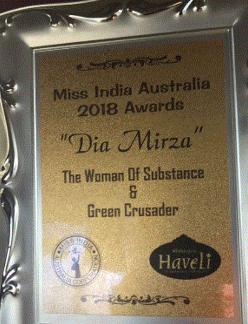 इस दौरान दिाया मिर्जा को The Woman of Substance and Green Crusader Award से सम्मानित किया गया