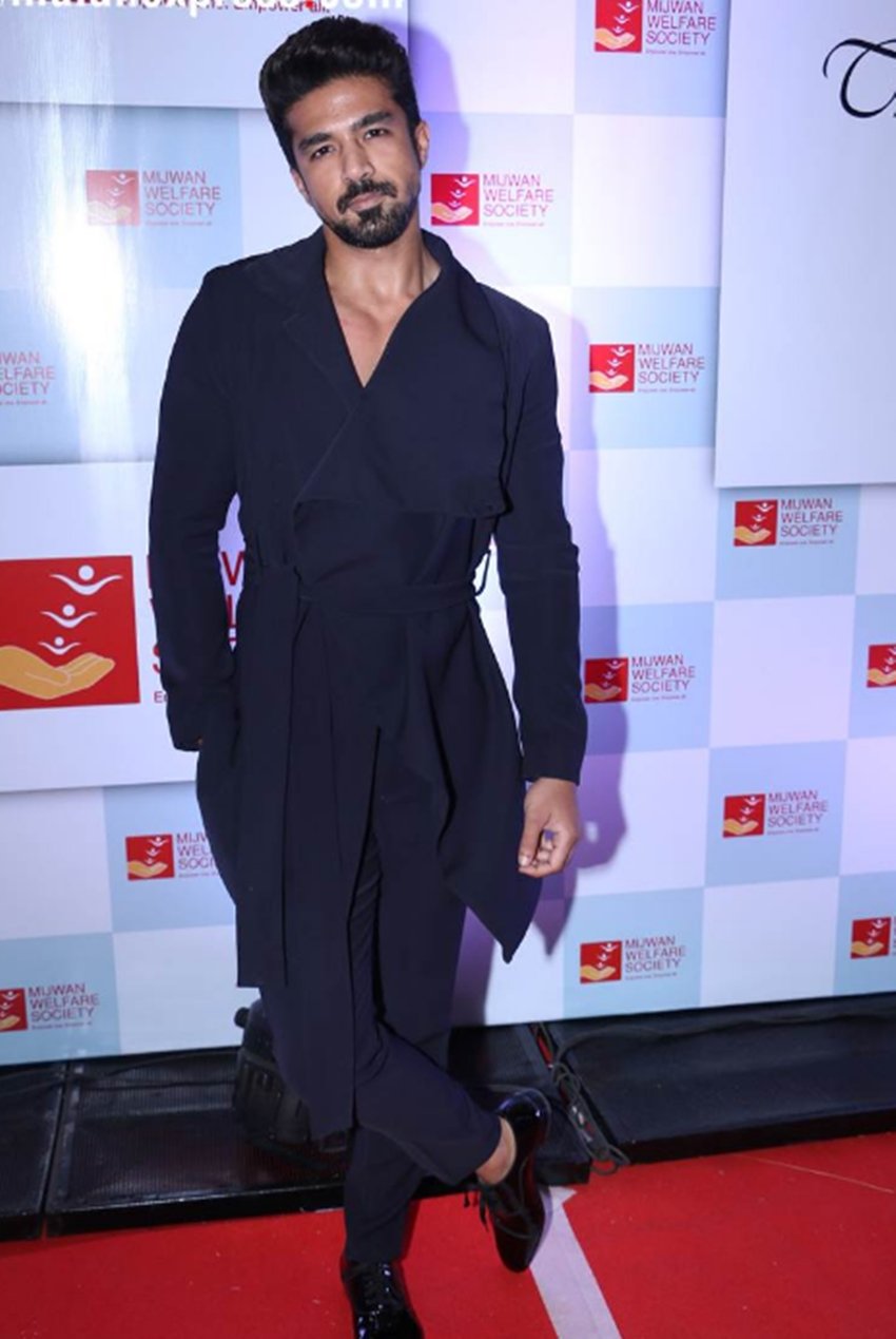 Mijwan Fashion Show 2018, ranbir kapoor, deepika padukone, deepika ranbir hand in hand on stage, deepika ranbir in Mijwan Fashion Show, see pictures of deepika ranbir kapoor, nitu kapoor, shabana azmi, mouni roy in Mijwan Fashion Show 2018, entertainment news, bollywood news, television news, entertainment news, bollywood news, television news, entertainment news, bollywood news, television news