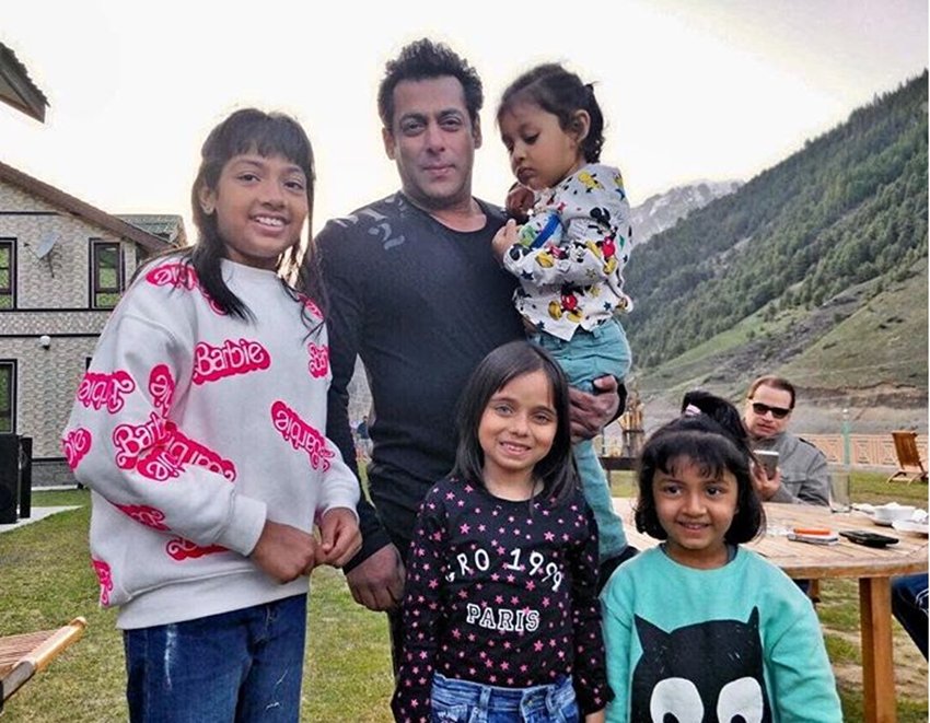RACE 3, Salman khan, Jacqueline Fernandez, anil kapoor, daisy shah, bobby deol, salman khan in kashmir, Jacqueline Fernandez doing great fun, Jacqueline Fernandez shooting race 3, Jacqueline Fernandez, entertainment news, bollywood news