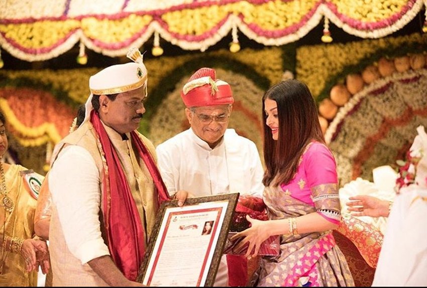 Aishwarya Rai bachchan, aishwarya in pink saree, aishwarya looks stunning, aishwarya at the inauguration of Buntera Bhavan, aishwarya in Pune, entertainment news, bollywood news, television news, entertainment news, bollywood news, television news, entertainment news